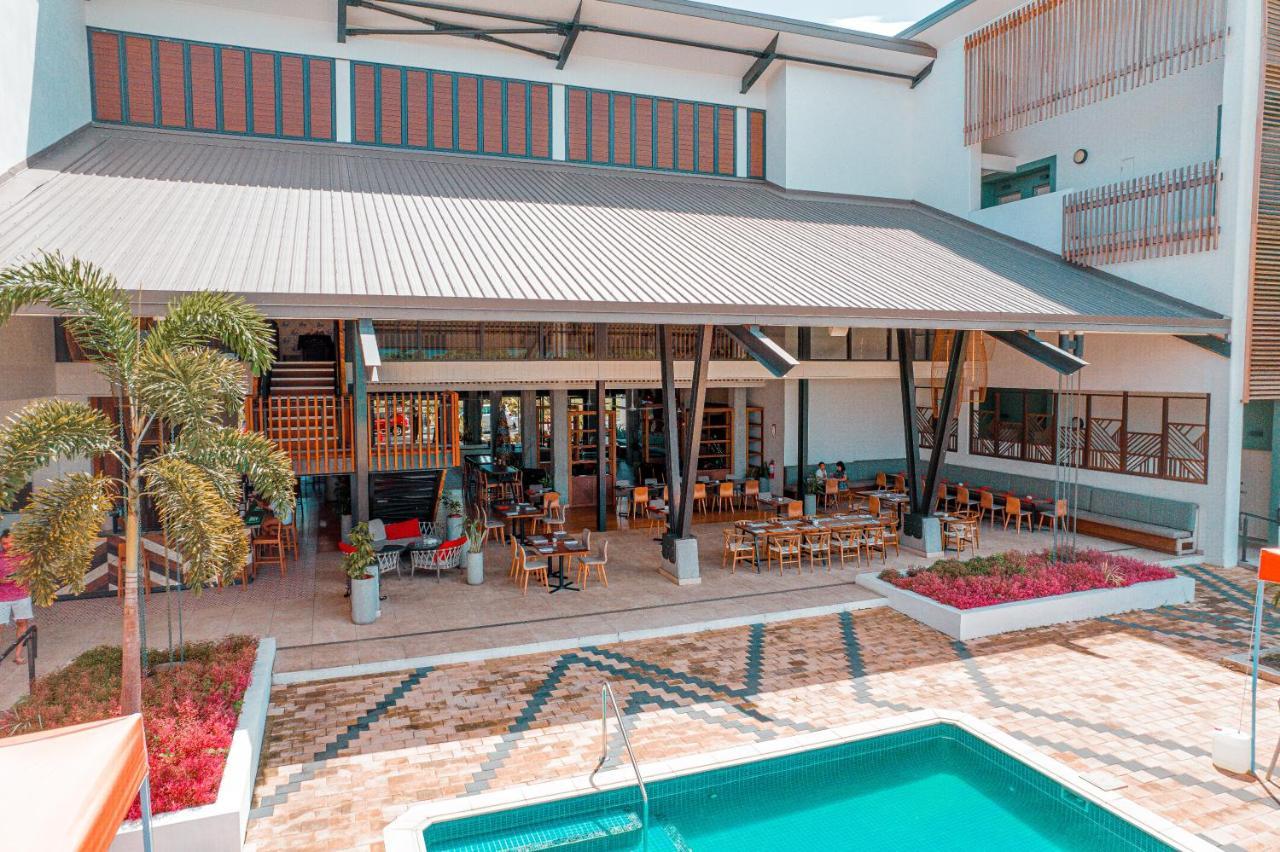 Lava Hotel Апіа Екстер'єр фото